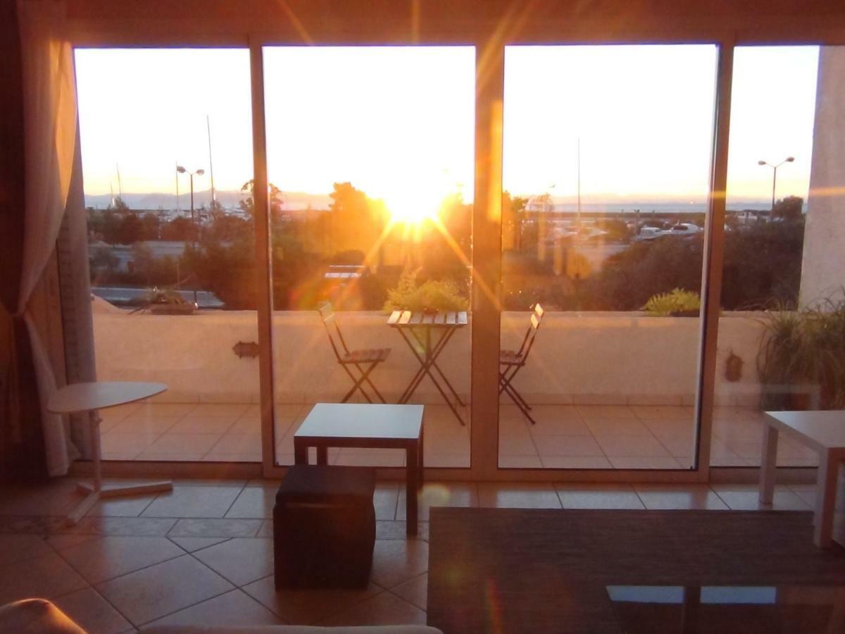 Sunset Sea View Apartment เอเธนส์ ภายนอก รูปภาพ