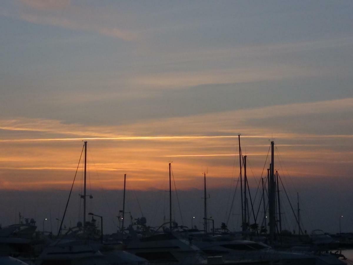 Sunset Sea View Apartment เอเธนส์ ภายนอก รูปภาพ